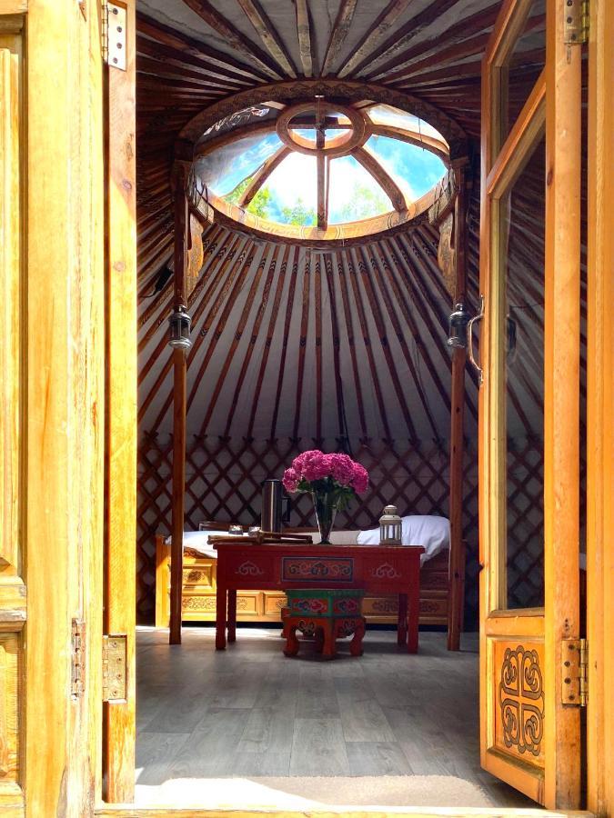 Pontiacq-Viellepinte Les Yourtes Du Bearn - Domaine Des Deux Clos B&B 외부 사진